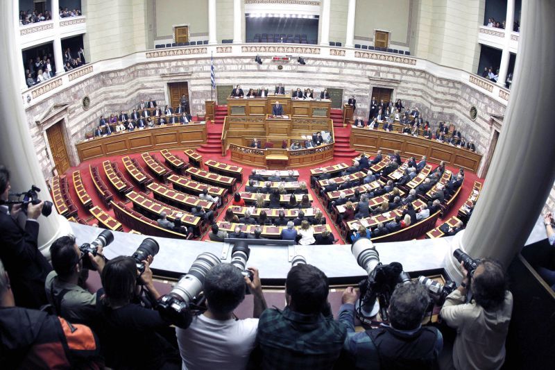 Αντιρατσιστικό: Με αποκλίσεις και 42 "όχι" πέρασε η ρύθμιση για τους αρνητές γενοκτονιών χριστιανών της Ανατολής