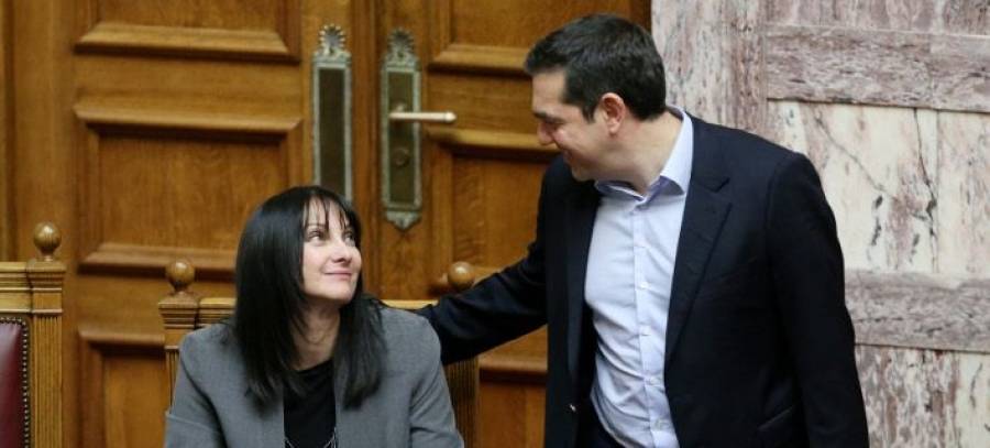 «Συνοδός πολυτελείας» η Κουντουρά, λέει ο Καμμένος...