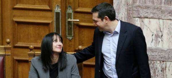 «Συνοδός πολυτελείας» η Κουντουρά, λέει ο Καμμένος...