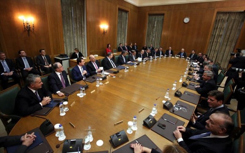 Σαμαράς προς υπουργούς: Συνεχίζουμε τη δουλειά με αυταπάρνηση