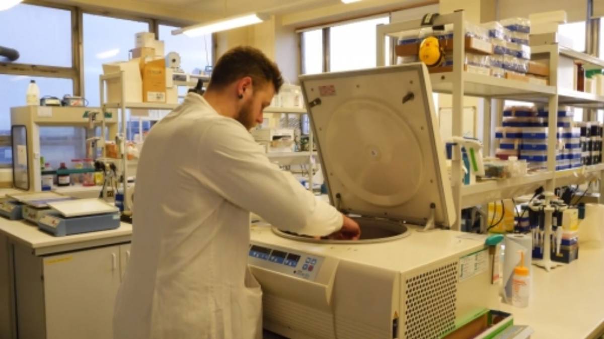 Ελπίδες από το Μπρίστολ για φάρμακο που «νικάει» τον κορονοϊό