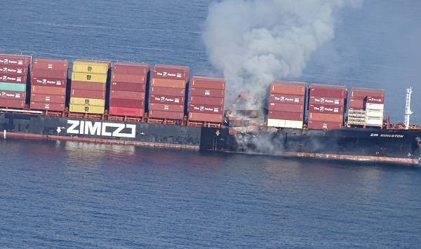 Φωτιά σε πλοίο μεταφοράς εμπορευματοκιβωτίων στον Καναδά- Εκλύονται τοξικά αέρια