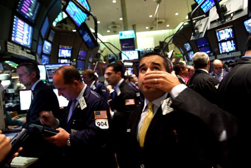 "Κραχ" και στη Wall Street-Απώλειες 392 μονάδων για τον Dow