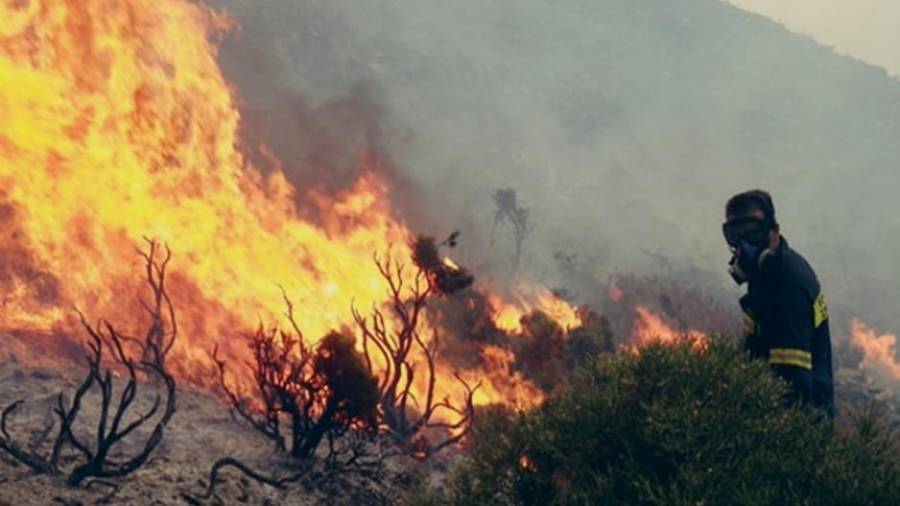 Υπό έλεγχο οι πυρκαγιές σε Μέγαρα και Μαρκόπουλο