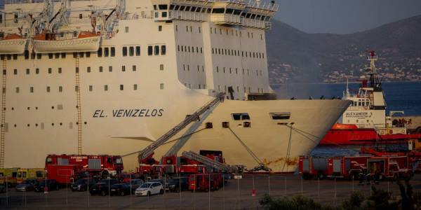 Έσβησε η φωτιά στο «Ελευθέριος Βενιζέλος» στον Πειραιά