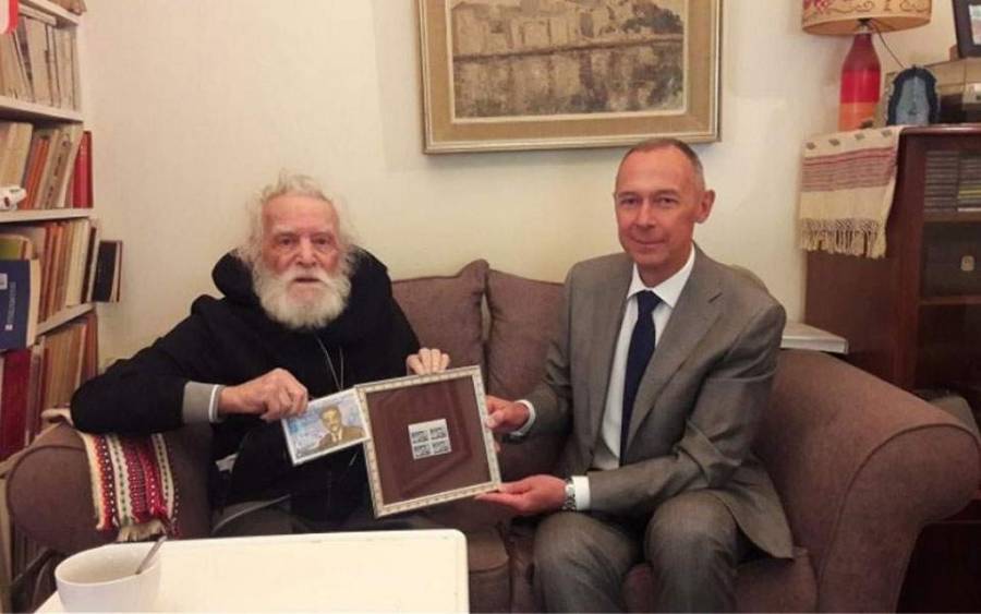Η Ρωσία τιμά και πάλι τον Μανώλη Γλέζο
