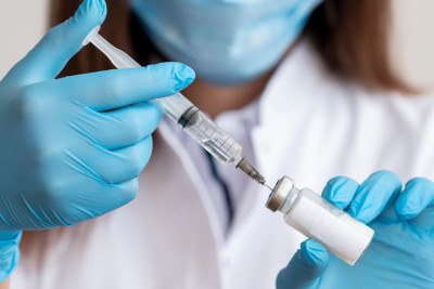 Κόντρα ΣΥΡΙΖΑ- Υπουργείου Υγείας για τους εμβολιασμούς κατά του κορονοϊού