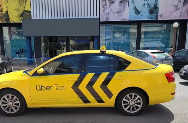 Uber: Αύξηση 43% στις διαδρομές τουριστών στην Ελλάδα μεταξύ Απριλίου-Ιουλίου