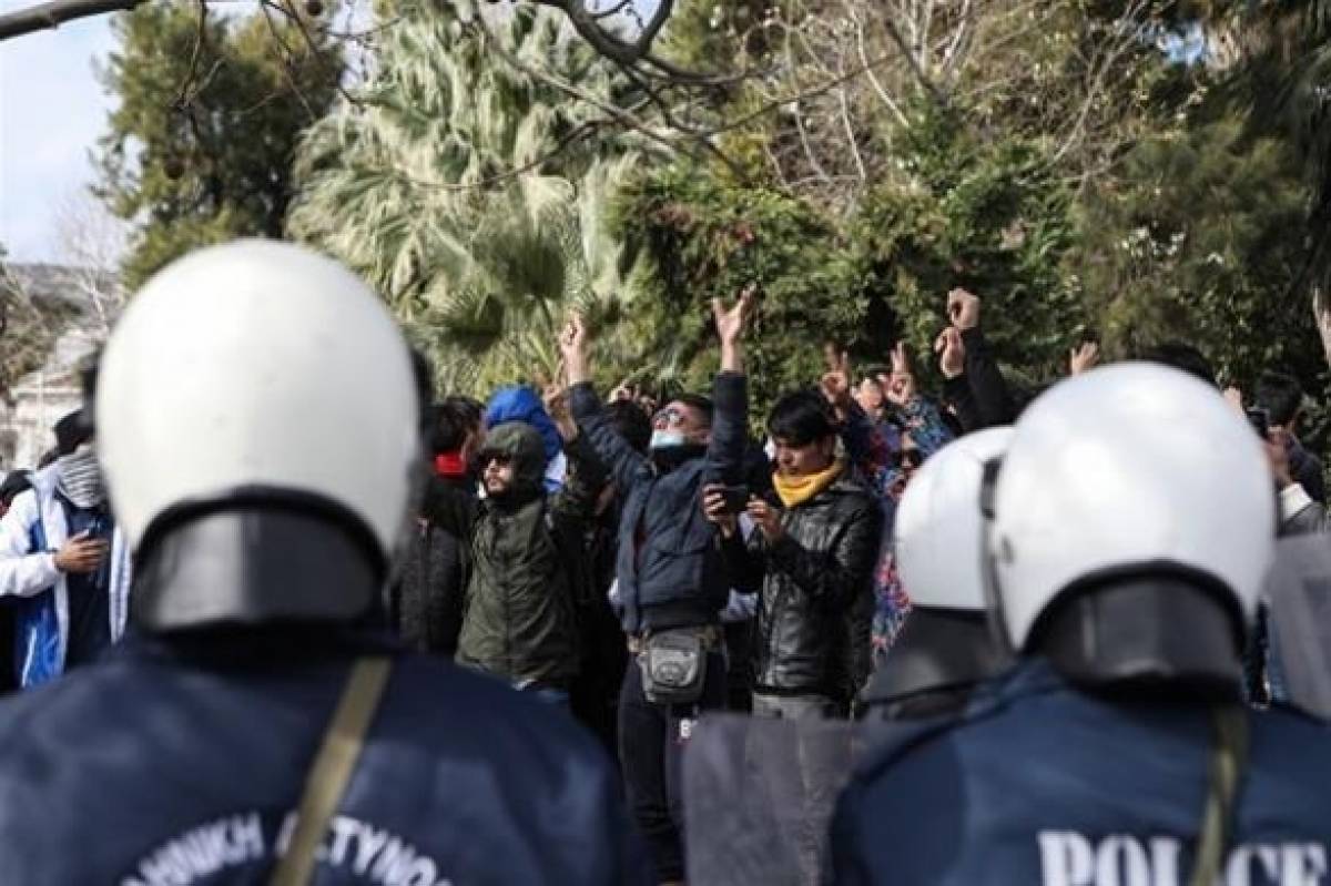 Επιθέσεις με κράνη και ρόπαλα στη Μόρια