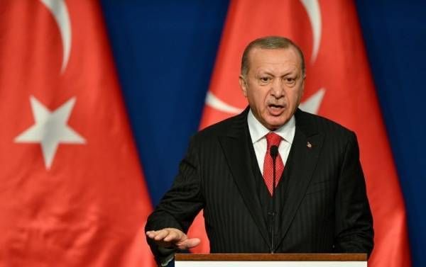 «Βολές» Ερντογάν σε ΕΕ: Πάρτε τους πρόσφυγες και €100 εκατ.