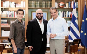 «Ευχαριστώ» Μητσοτάκη σε Desmond Child και Φοίβο