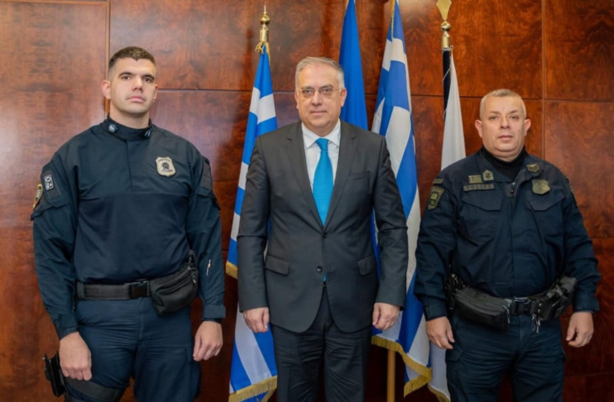 Αστυνομικοί έσωσαν βρέφος 35 ημερών- Η ανάρτηση Θεοδωρικάκου