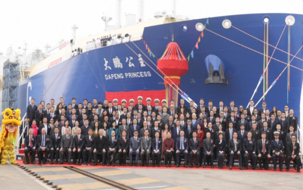 Shenzen: Παρέλαβε το μεγαλύτερο πλοίο μεταφοράς LNG με μικρό βύθισμα