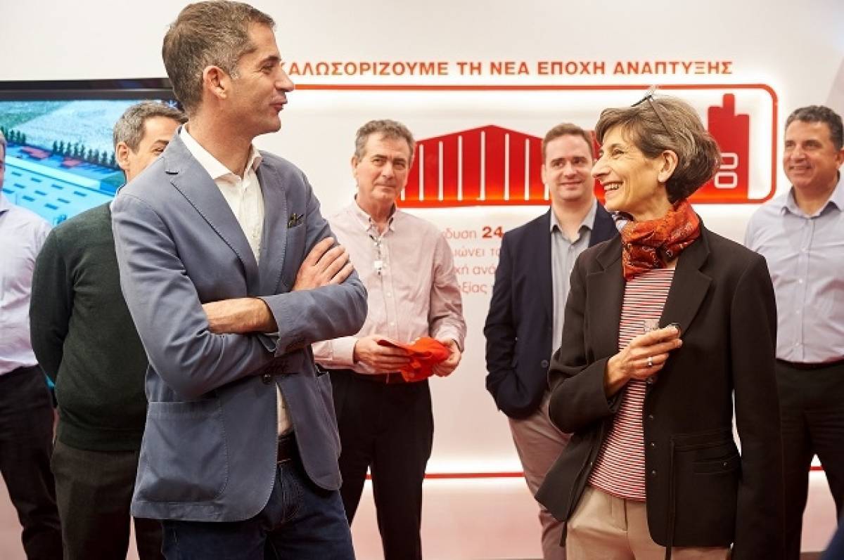 Coca‑Cola Τρία Έψιλον: Βρετανίδα Πρέσβης και Μπακογιάννης στο Σχηματάρι Mega-Plant