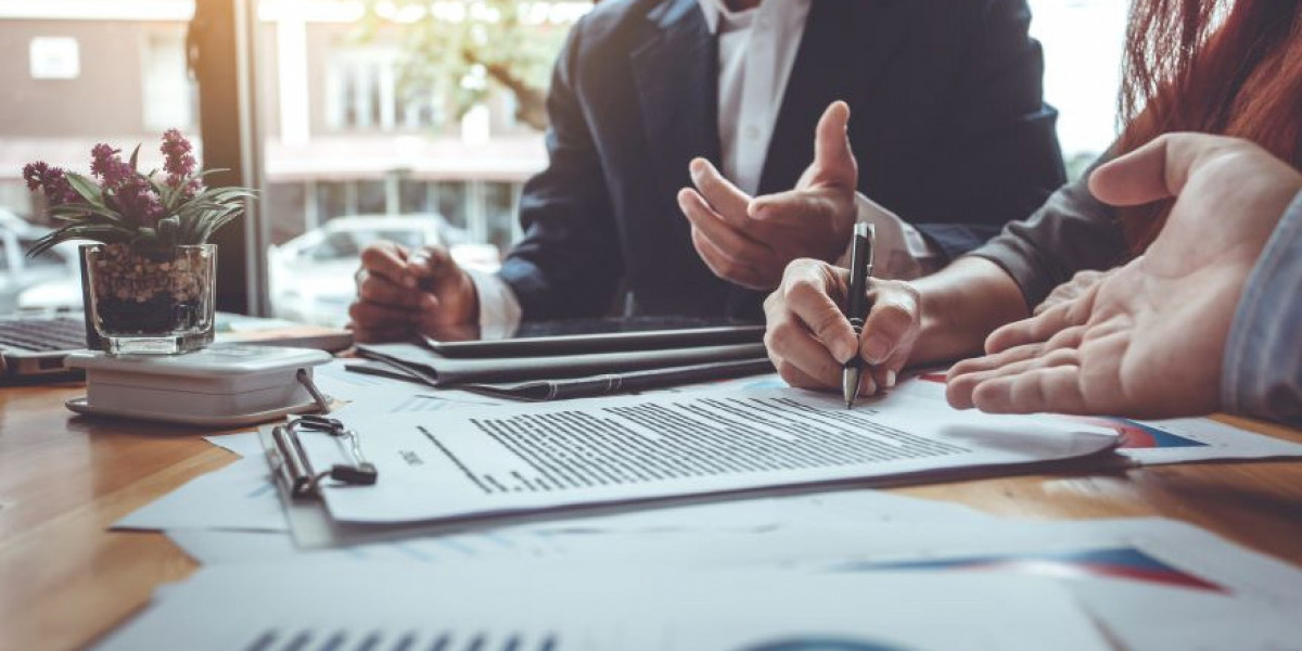 ΥΠΟΙΚ: Καλεί τράπεζες και servicers να επιταχύνουν τις ρυθμίσεις δανείων