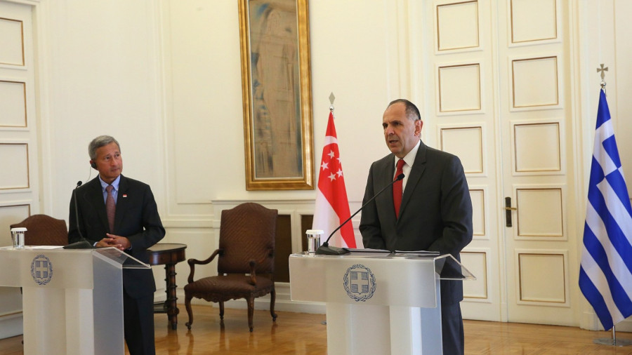 Συνάντηση Γεραπετρίτη - ΥΠΕΞ Σιγκαπούρης: Αδιαπραγμάτευτη η ασφάλεια ναυτικών και πλοίων
