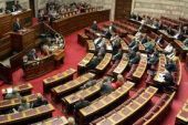 Mόνο ο Παπακωνσταντίνου παραπέμφθηκε σε προανακριτική επιτροπή, απορρίφθηκε η πρόταση για Παπανδρέου, Βενιζέλο, Παπαδήμο
