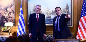 Ο αποχαιρετισμός Παναγιωτόπουλου στον απερχόμενο Αμερικανό πρέσβη Πάιατ