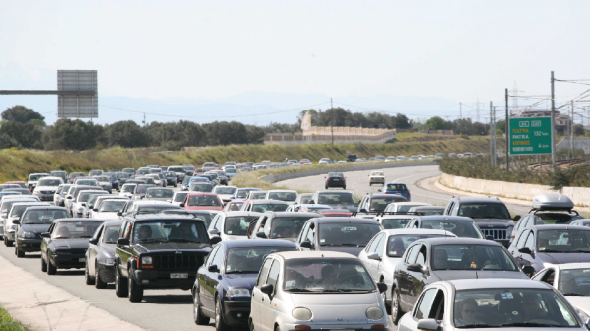 Κίνηση: Συνεχίζεται αυξημένη στην Αθηνών-Κορίνθου