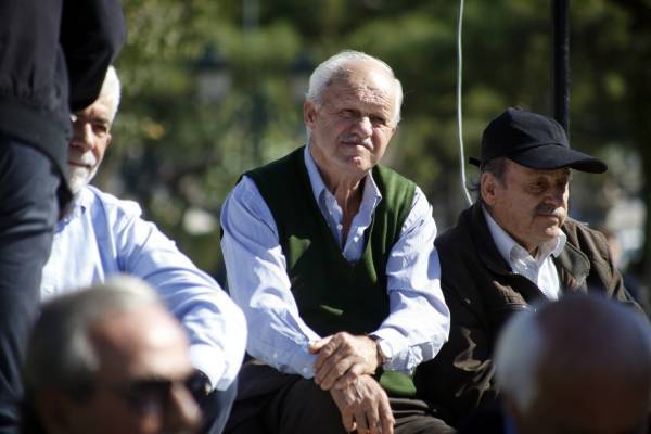 Reuters:Η Ελλάδα βγαίνει από τα μνημόνια με τις πληγές ανοιχτές