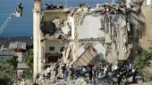 Δύο σοροί στα συντρίμμια του κτιρίου που κατέρρευσε στη Νάπολη
