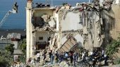 Δύο σοροί στα συντρίμμια του κτιρίου που κατέρρευσε στη Νάπολη