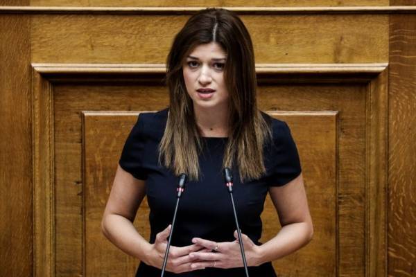 Νοτοπούλου: Ψέματα Θεοχάρη για την Thomas Cook