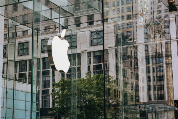 Η Apple μηνύει την OpenAI, ισχυριζόμενη ότι υπεξαίρεσε εμπορικά απόρρητα