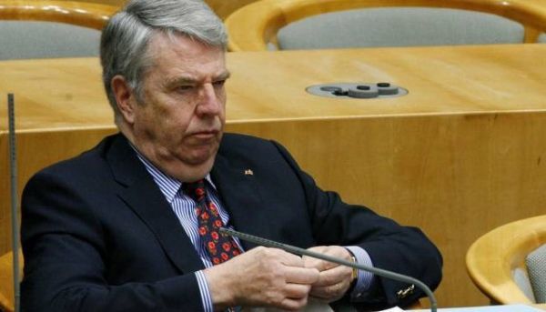 Παραιτήθηκε ο ταμίας του CDU που είχε "αδυναμία" στους φορολογικούς παραδείσους...