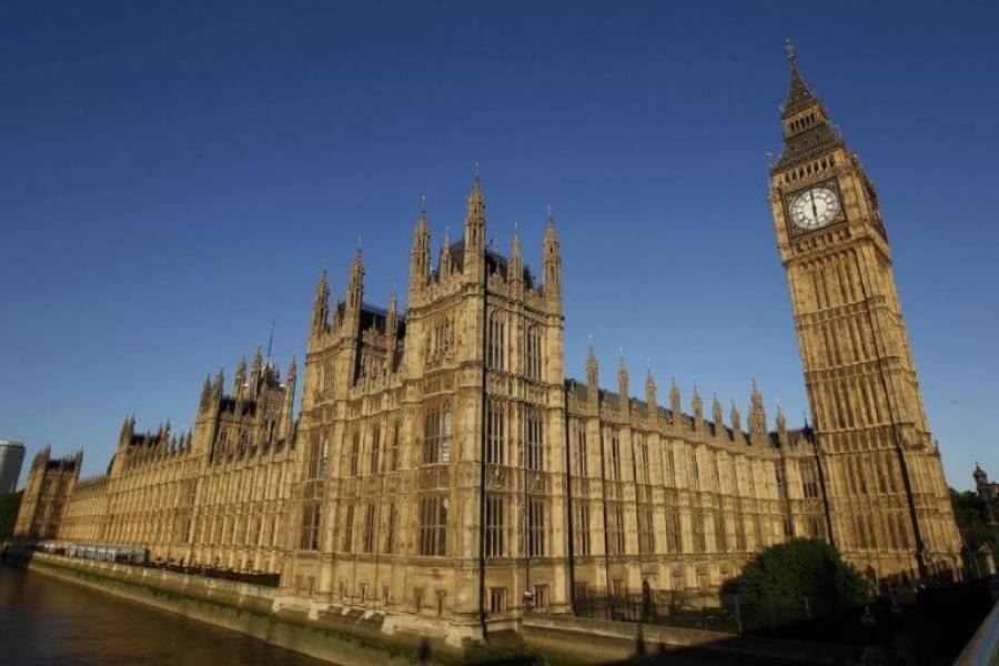 Οι εργασίες του βρετανικού κοινοβουλίου αναστέλλονται μέχρι τα μέσα Οκτωβρίου