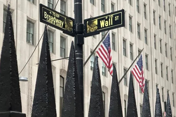 Wall Street: Ανοδικές τάσεις παρά τους αμφιλεγόμενους δασμούς Τραμπ