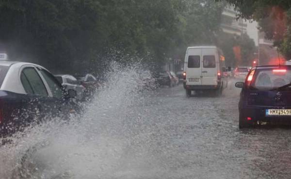 Χαλαζόπτωση και καταρρακτώδης βροχή στη Θεσσαλονίκη!