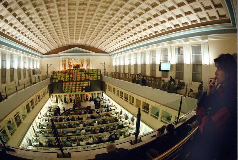 Στο εδώλιο και πάλι οι 42 εμπλεκόμενοι στην υπόθεση των μετοχών «φούσκες» του ΧΑ