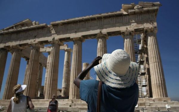 ΤτΕ: Ξεπέρασαν τα 7 δισ. οι ταξιδιωτικές εισπράξεις του επταμήνου