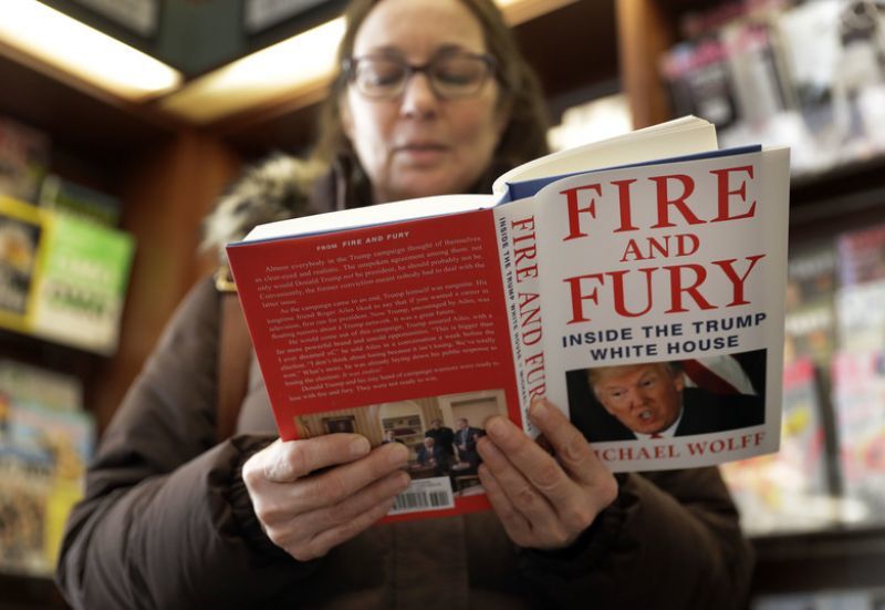 Εξαντλήθηκε το Fire and Fury, ξεπερνούν το εκατομμύριο οι παραγγελίες