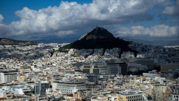 Συννεφιά και τοπικές βροχές - Σε υψηλά επίπεδα η θερμοκρασία