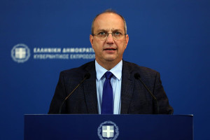Η απάντηση Οικονόμου στις νέες κατηγορίες για απευθείας αναθέσεις