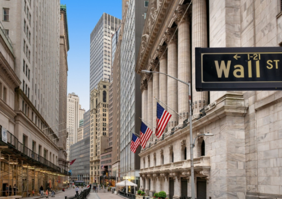 Στο «κόκκινο» η Wall Street-Στο επίκεντρο κρατικά ομόλογα και προϋπολογισμός