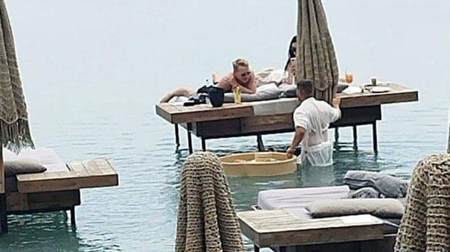 Ρόδος-Λιμεναρχείο: Πρόστιμα στο beach bar για τις πλωτές κατασκευές