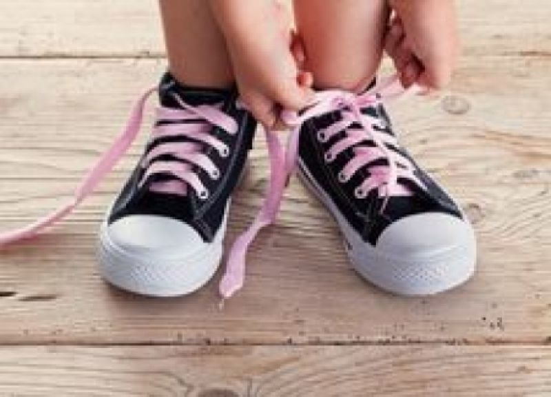 Ο πιο εύκολος τρόπος να μάθετε το παιδί να δένει τα κορδόνια του
