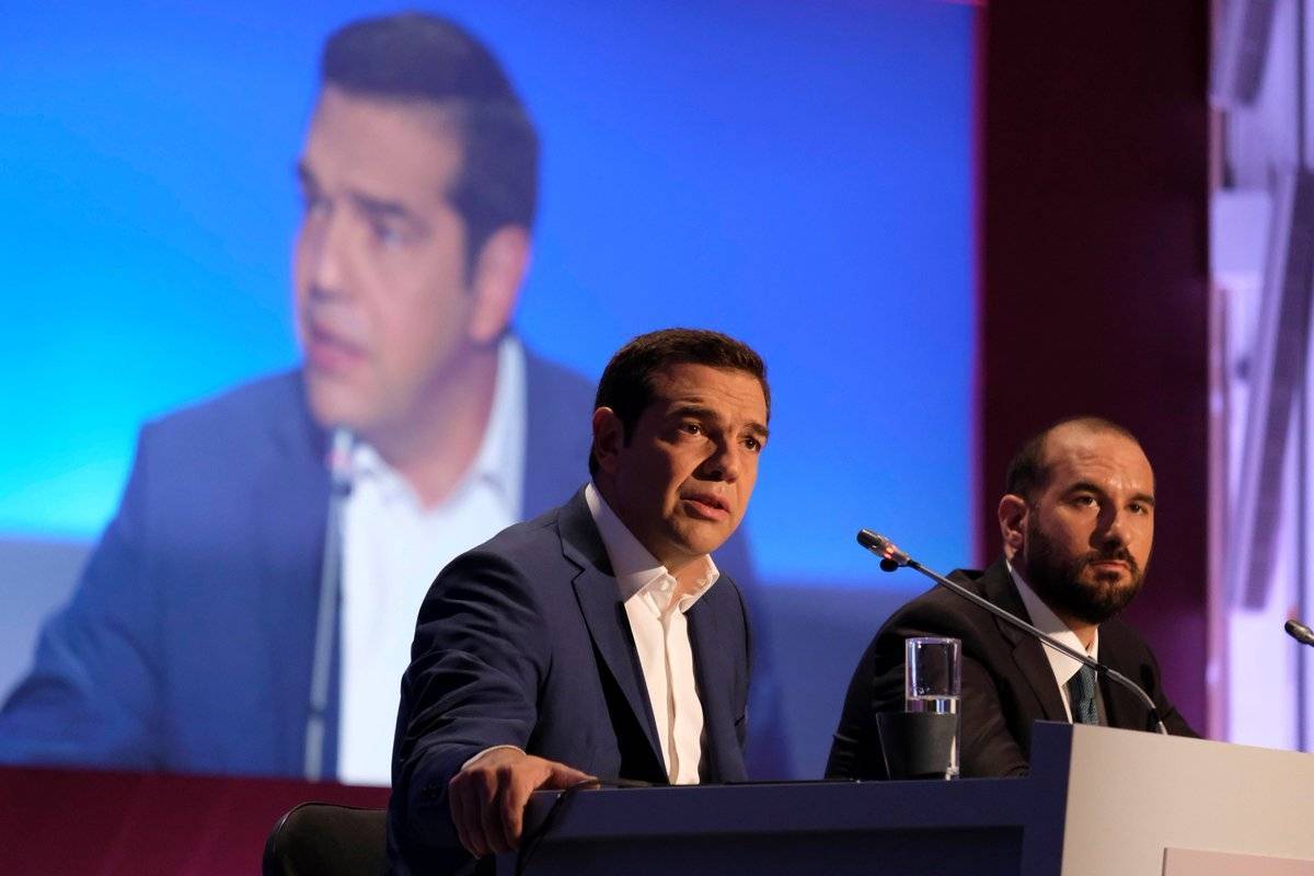 Επίμονος Τσίπρας για παροχές, Μακεδονικό-Επιθέσεις σε Μητσοτάκη, αμηχανία για Μάτι