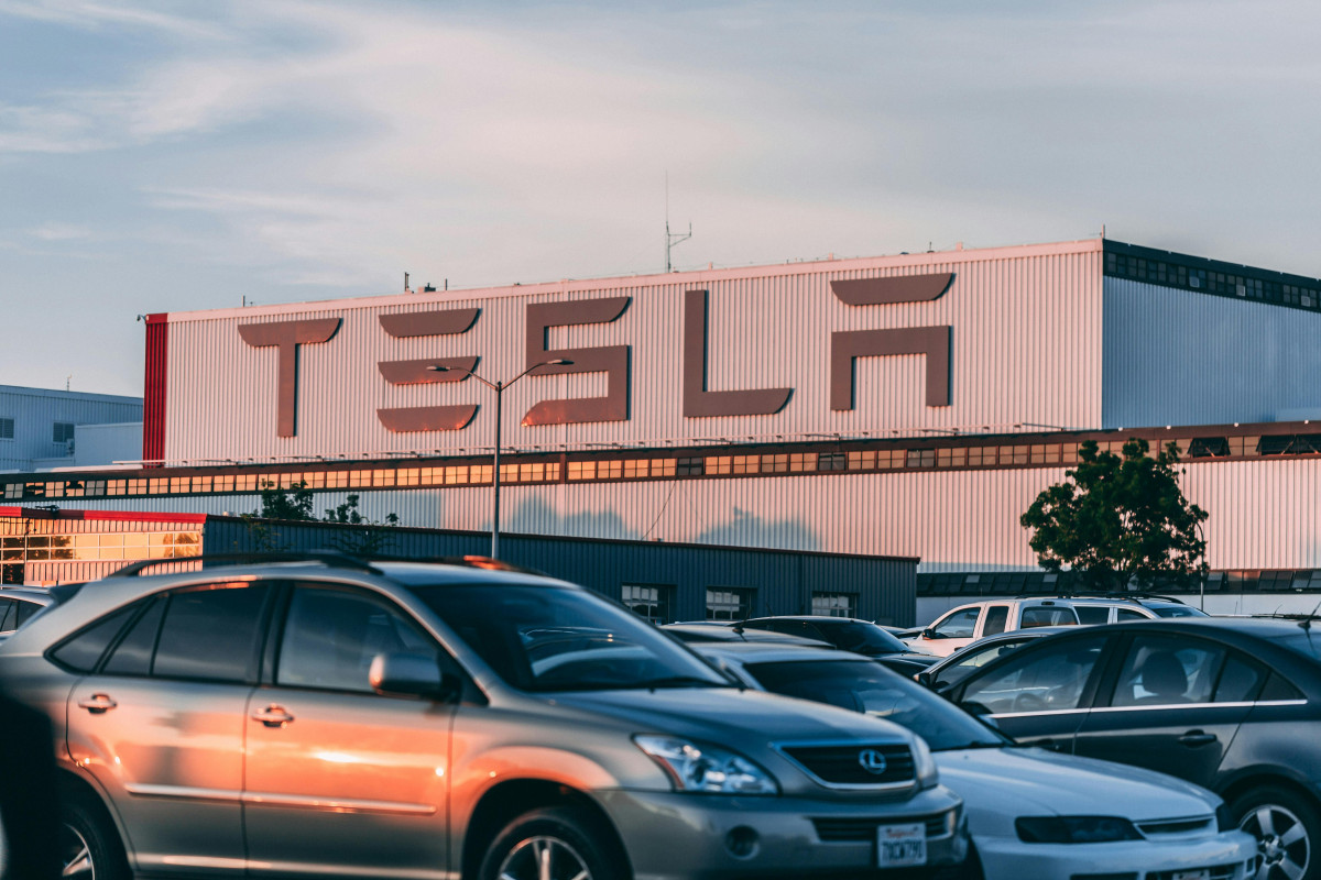 Tesla: Εισέρχεται στην αγορά ενέργειας του Ηνωμένου Βασιλείου