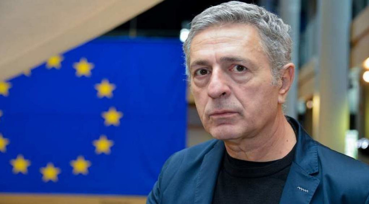 Και ο Κούλογλου πείσθηκε ότι οι Τούρκοι ξεγύμνωσαν τους πρόσφυγες!