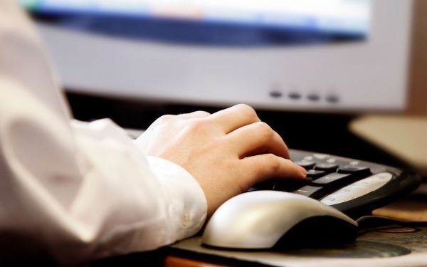 Τι κάνει φανατικά το 84,9% των Ελλήνων χρηστών στο διαδίκτυο;