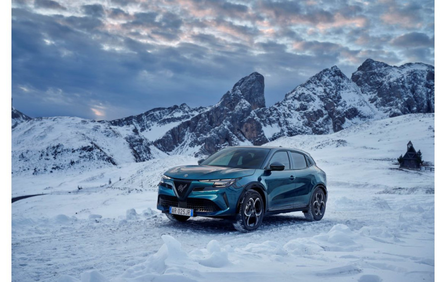Ντεμπούτο για την Alfa Romeo Junior Ibrida Q4