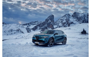 Ντεμπούτο για την Alfa Romeo Junior Ibrida Q4