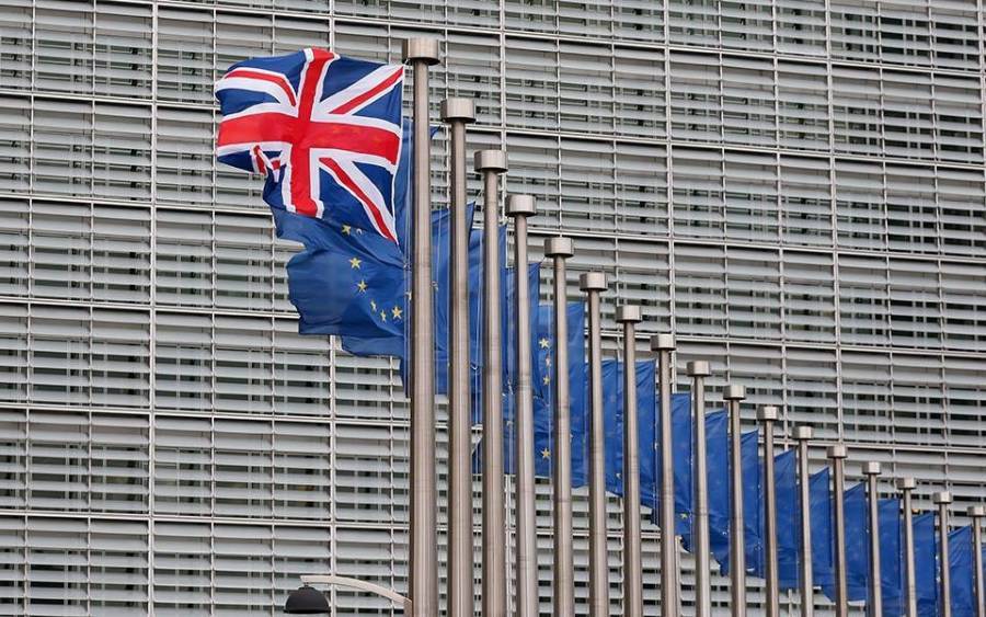 Κομισιόν: Σοβαρή οικονομική αναταραχή θα προκαλούσε ένα σκληρό Brexit