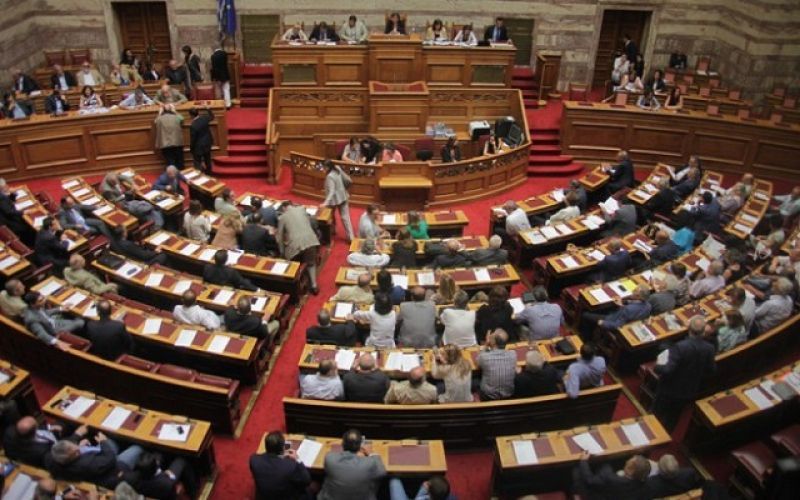 Σύγκρουση εφ'όλης της ύλης στη Βουλή με αφορμή την Παιδεία