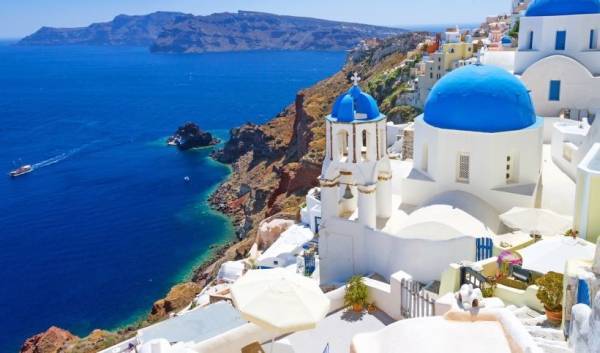 Telegraph: Η Σαντορίνη είναι απειλή για τη δημόσια υγεία