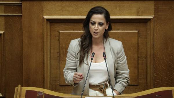 Μαξίμου κατά Χρηστίδου: Ανεπίτρεπτο βουλευτές να λειτουργούν ως troll
